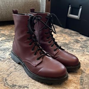 Time and Tru burgundy lace up boots size 10 Like New
